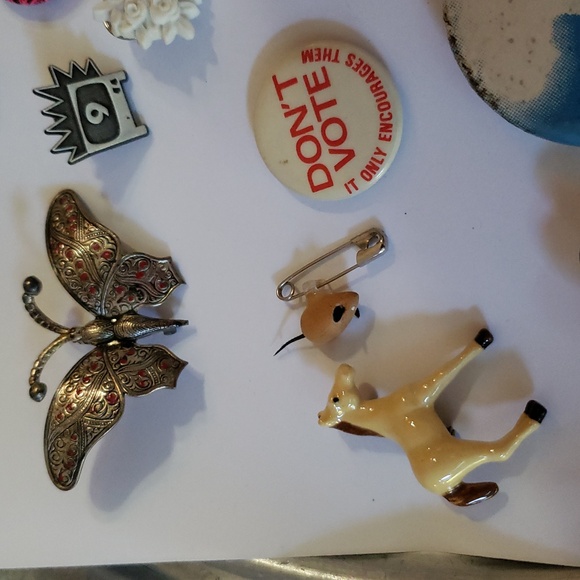 Vintage Pin and Button Collection 70s - 80s - 90s NEW and USED - Picture 7 of 7